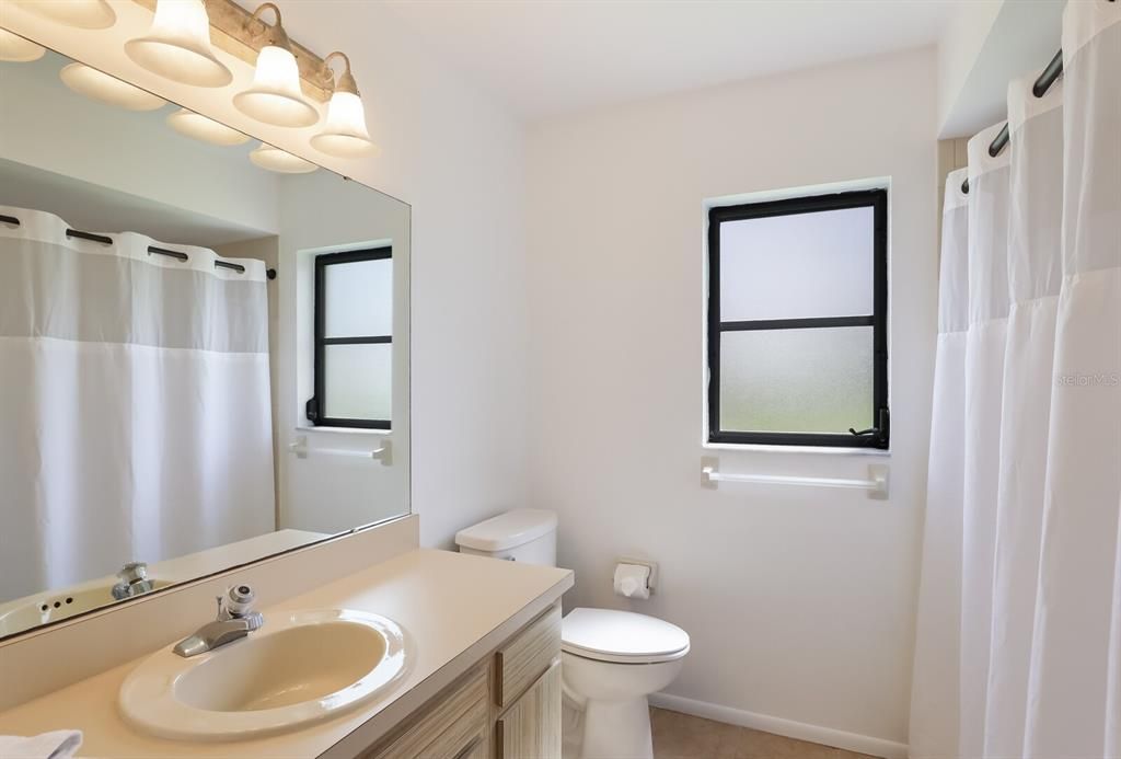 Active With Contract: $4,195 (3 beds, 3 baths, 1706 Square Feet)