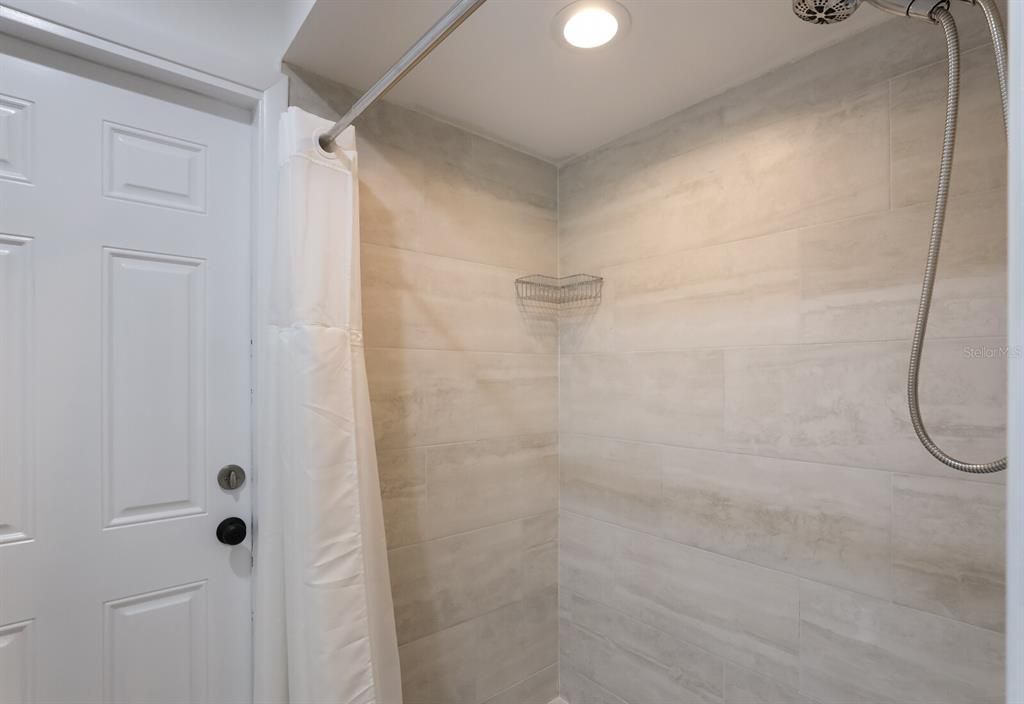 Active With Contract: $4,195 (3 beds, 3 baths, 1706 Square Feet)