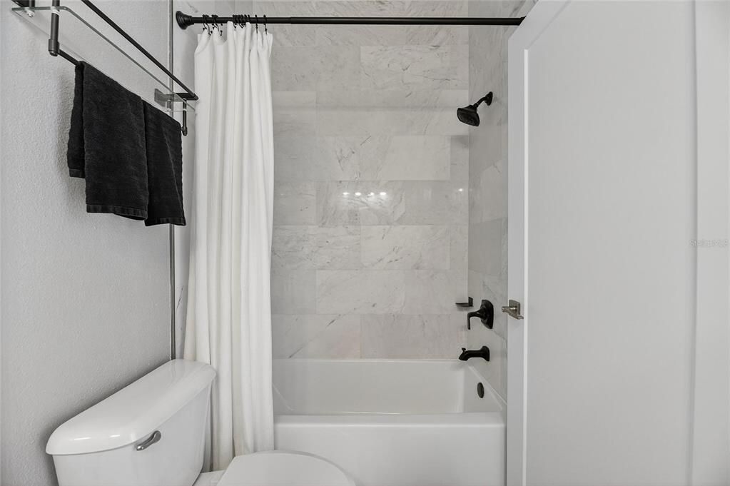 待售: $880,000 (3 贝兹, 3 浴室, 2453 平方英尺)