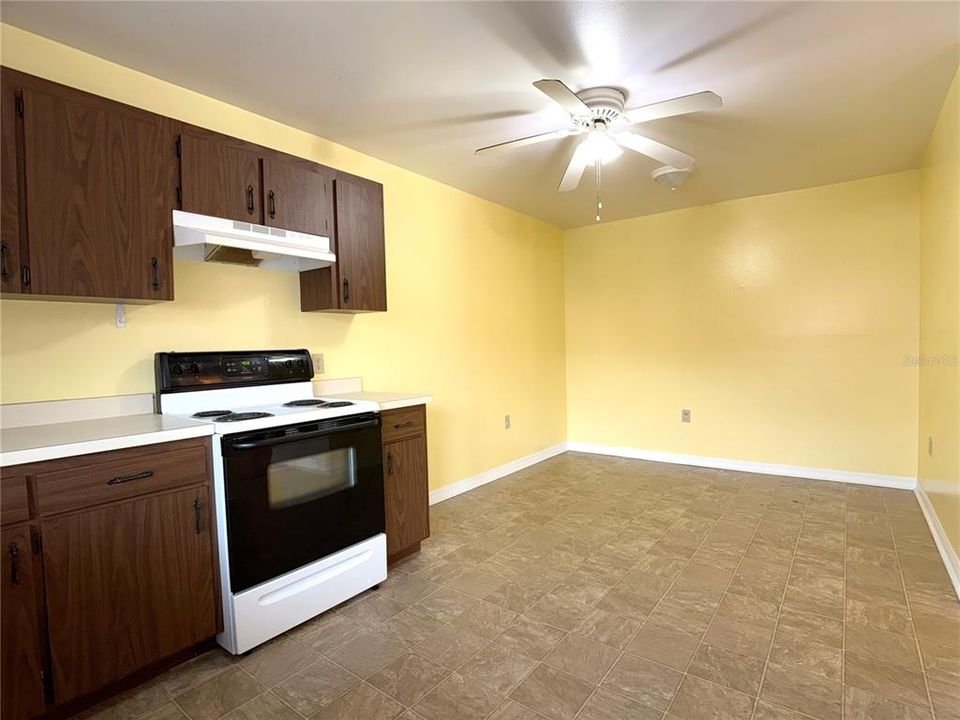 For Rent: $1,399 (3 beds, 2 baths, 1586 Square Feet)
