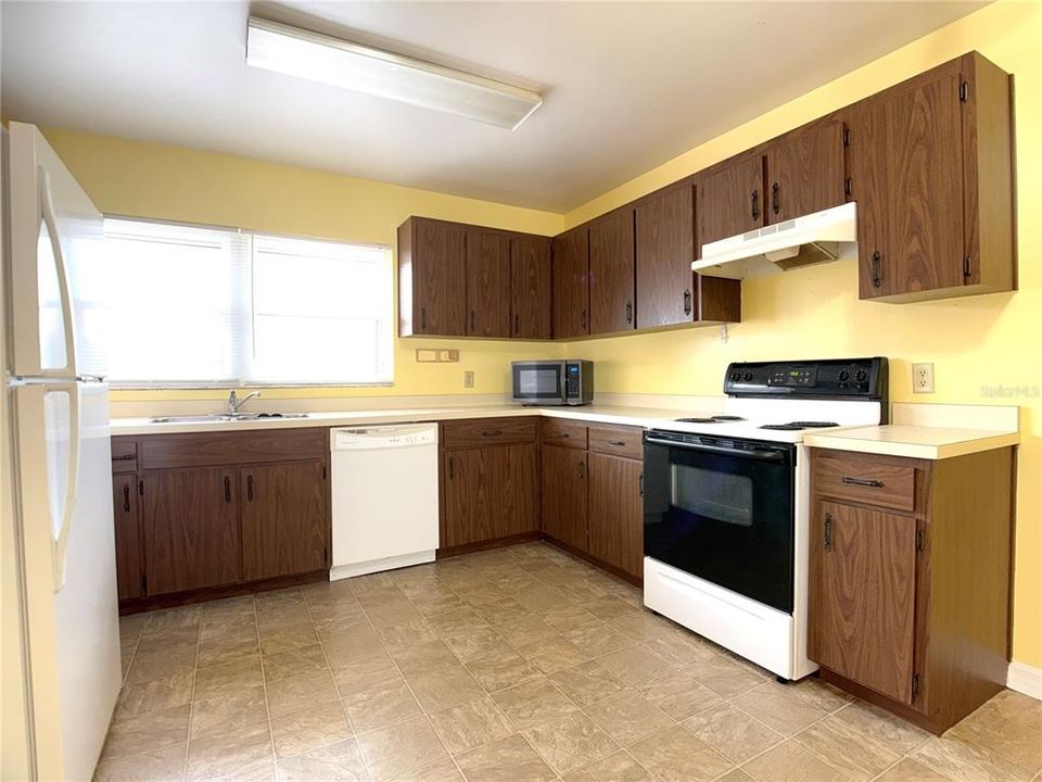 For Rent: $1,399 (3 beds, 2 baths, 1586 Square Feet)