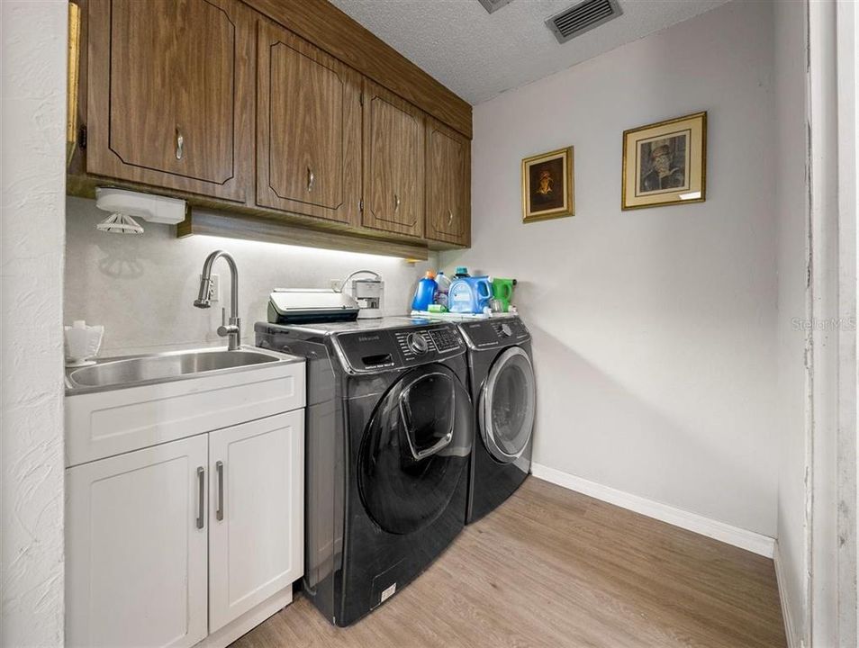 Active With Contract: $389,900 (4 beds, 2 baths, 2310 Square Feet)