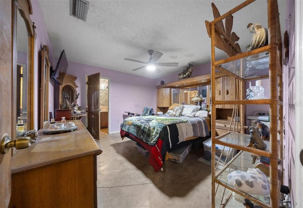 Active With Contract: $389,900 (4 beds, 2 baths, 2310 Square Feet)