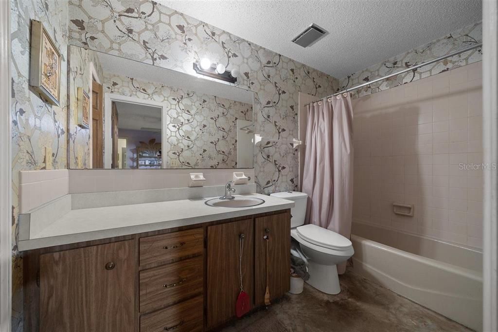 Active With Contract: $389,900 (4 beds, 2 baths, 2310 Square Feet)