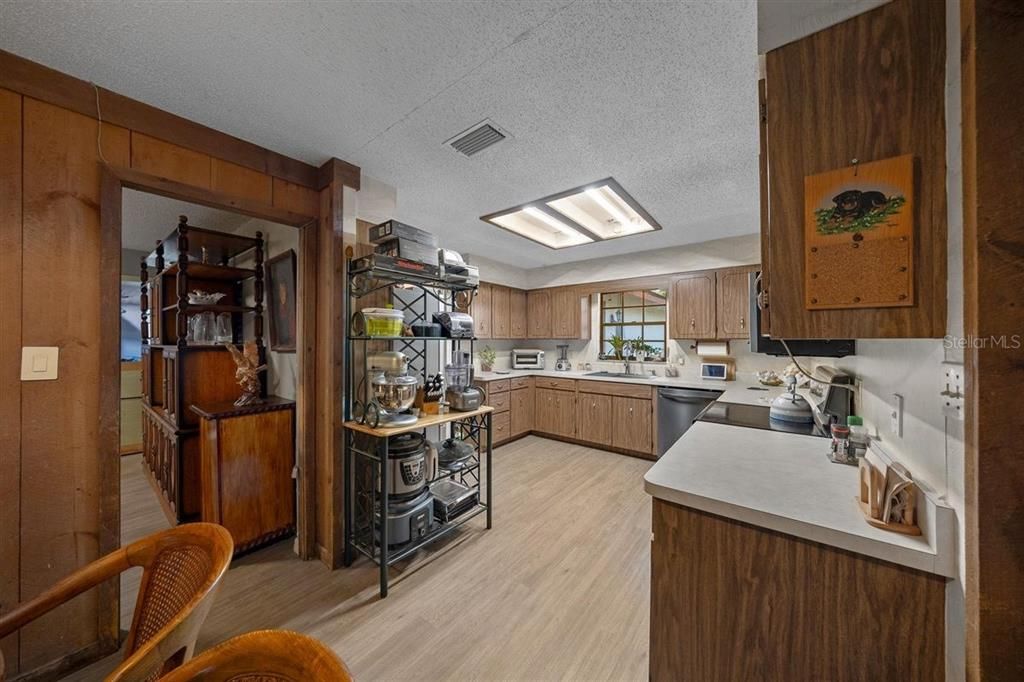 Active With Contract: $389,900 (4 beds, 2 baths, 2310 Square Feet)