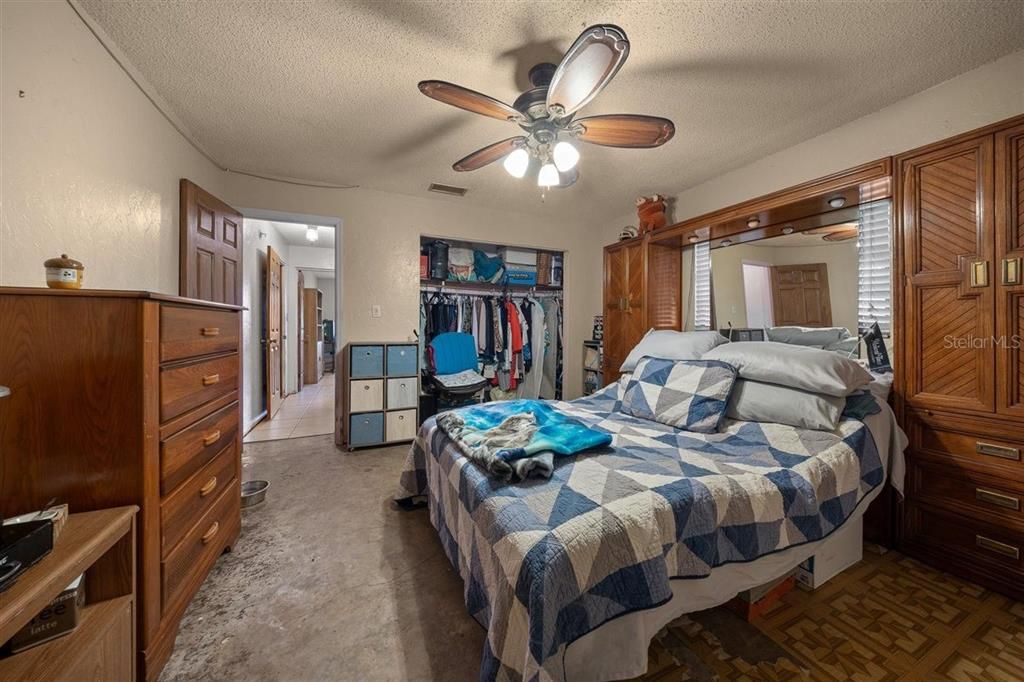 Active With Contract: $389,900 (4 beds, 2 baths, 2310 Square Feet)