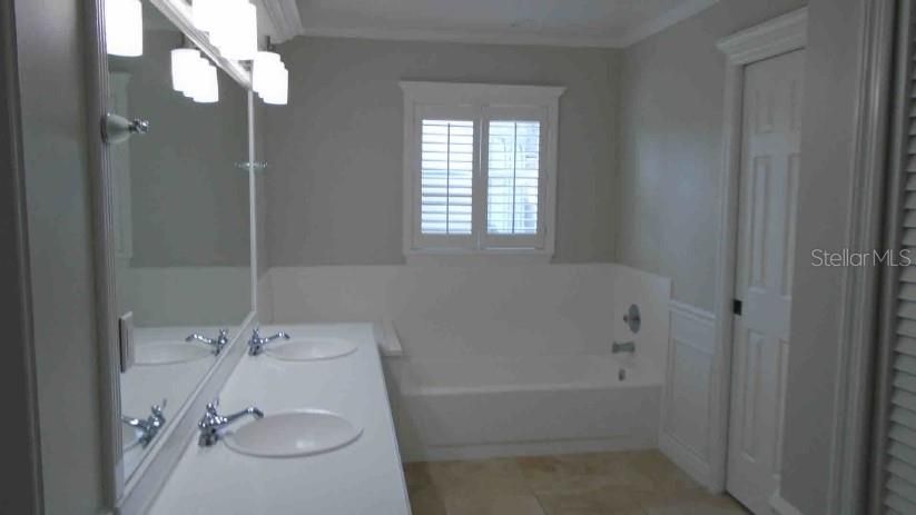 出租: $3,995 (4 贝兹, 2 浴室, 1972 平方英尺)