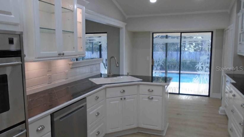 出租: $3,995 (4 贝兹, 2 浴室, 1972 平方英尺)