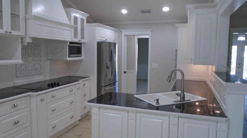 出租: $3,995 (4 贝兹, 2 浴室, 1972 平方英尺)