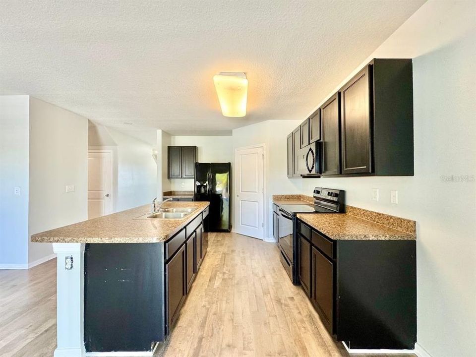 For Rent: $2,500 (5 beds, 2 baths, 2823 Square Feet)