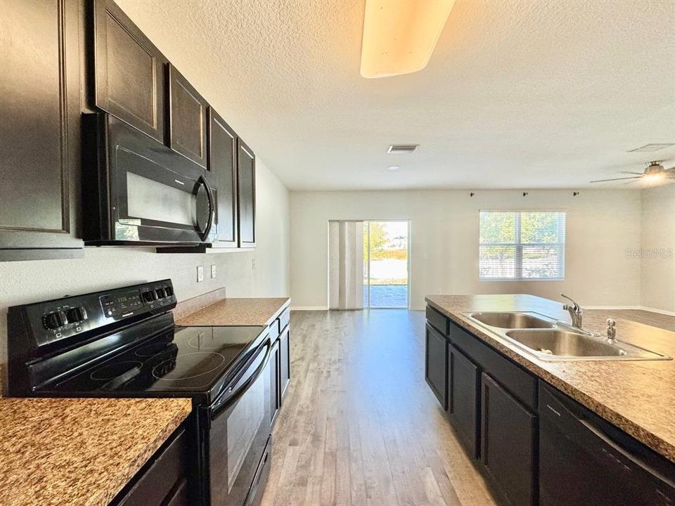 For Rent: $2,500 (5 beds, 2 baths, 2823 Square Feet)