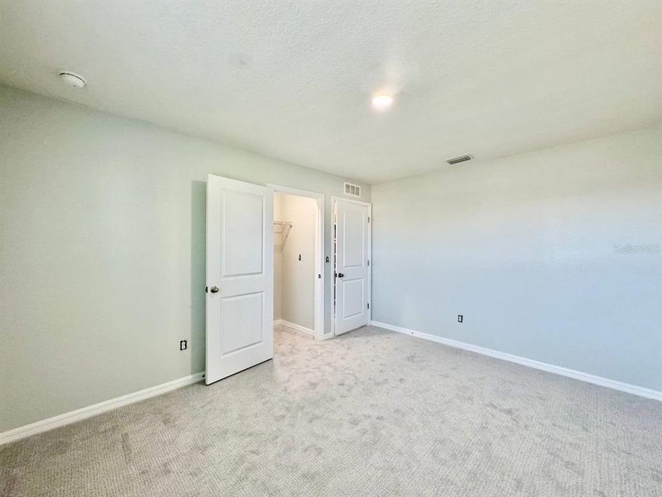 For Rent: $2,500 (5 beds, 2 baths, 2823 Square Feet)