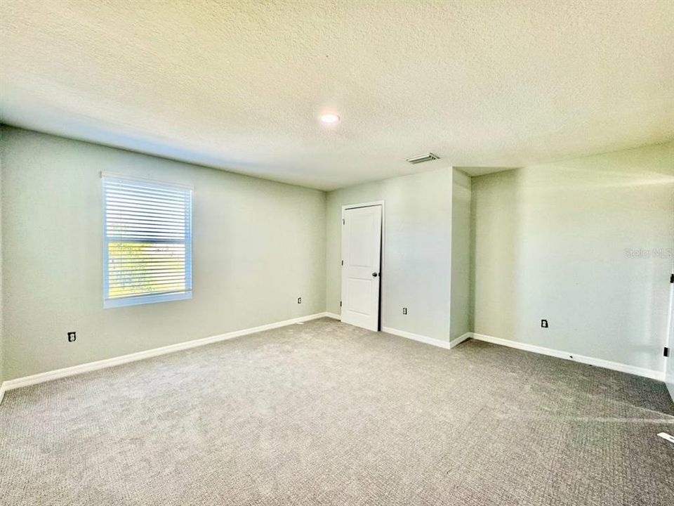 For Rent: $2,500 (5 beds, 2 baths, 2823 Square Feet)