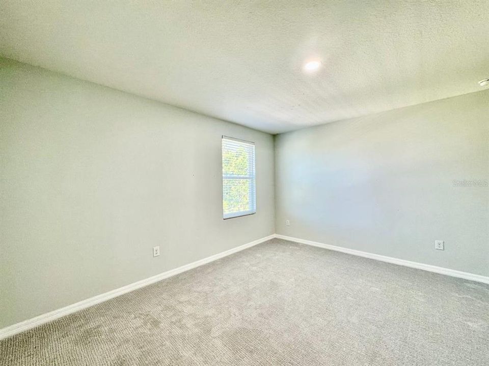 For Rent: $2,500 (5 beds, 2 baths, 2823 Square Feet)