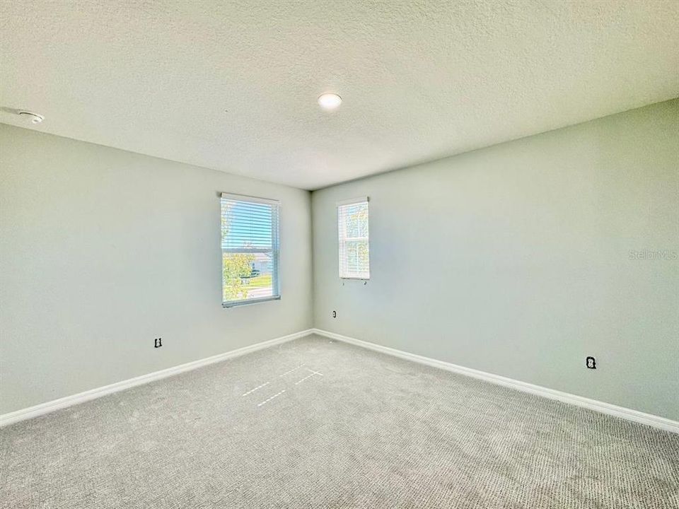 For Rent: $2,500 (5 beds, 2 baths, 2823 Square Feet)