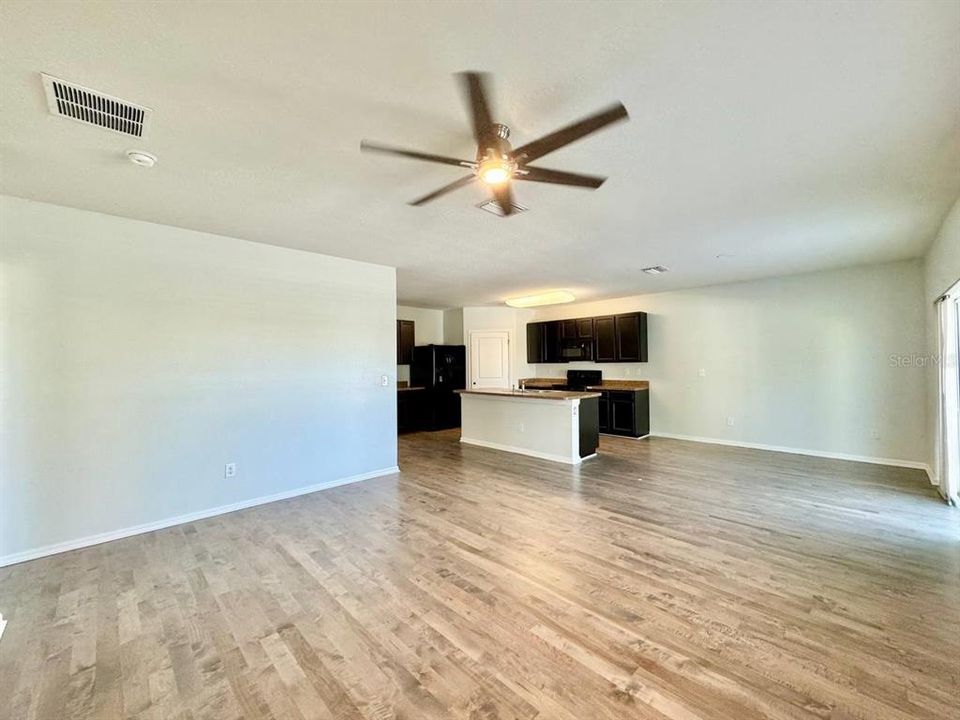 For Rent: $2,500 (5 beds, 2 baths, 2823 Square Feet)