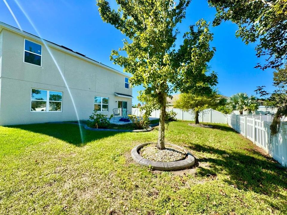 For Rent: $2,500 (5 beds, 2 baths, 2823 Square Feet)