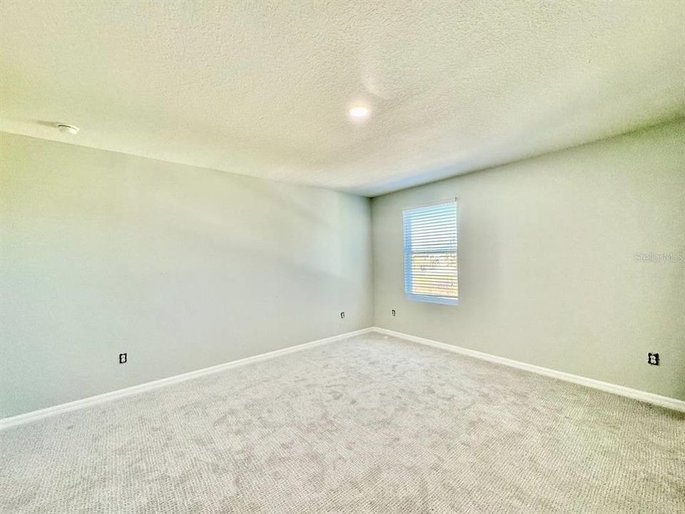 For Rent: $2,500 (5 beds, 2 baths, 2823 Square Feet)