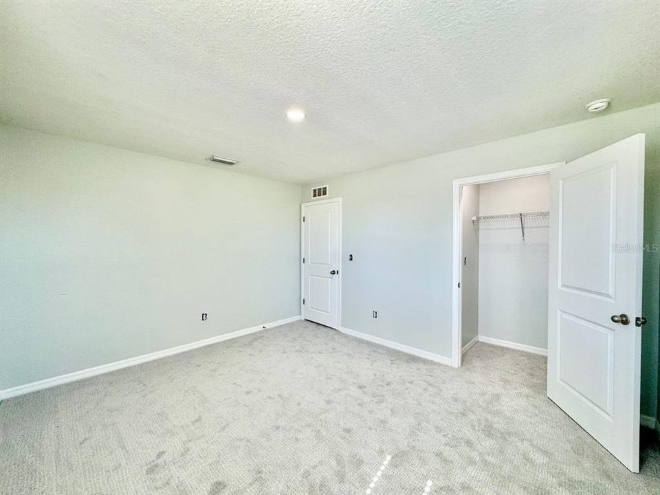 For Rent: $2,500 (5 beds, 2 baths, 2823 Square Feet)