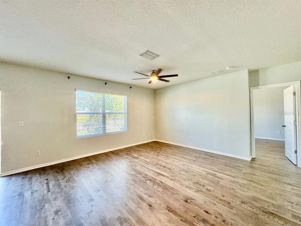 For Rent: $2,500 (5 beds, 2 baths, 2823 Square Feet)