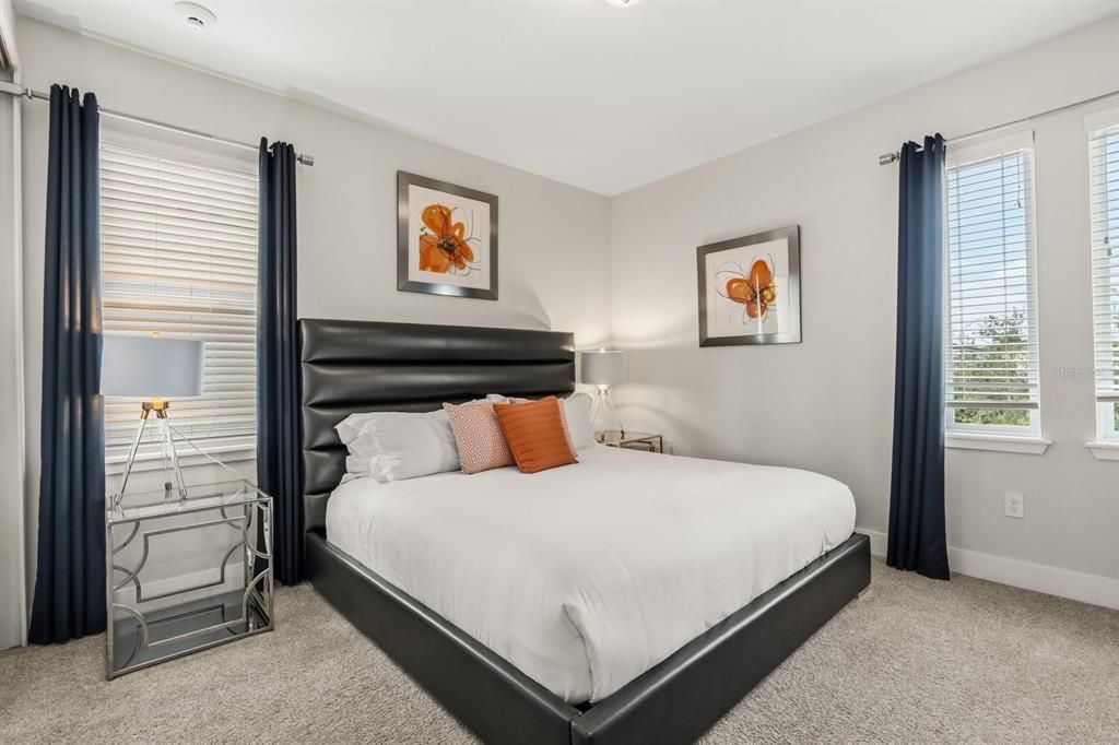 合同活跃: $820,000 (8 贝兹, 6 浴室, 3618 平方英尺)