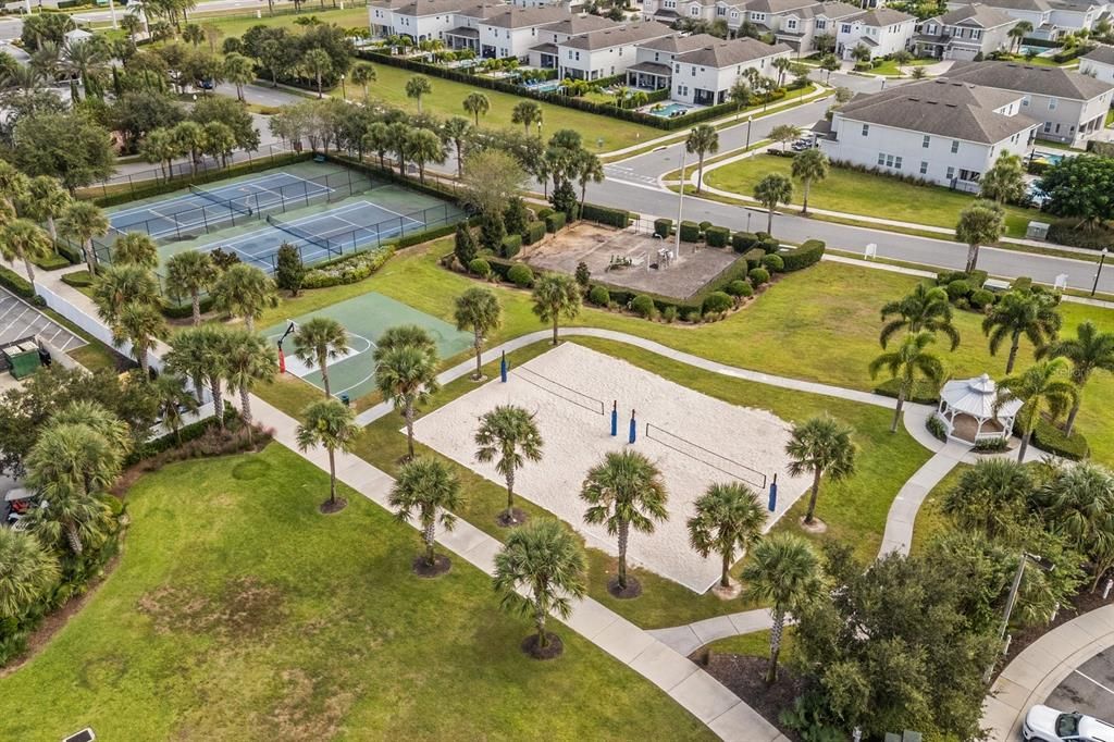 合同活跃: $820,000 (8 贝兹, 6 浴室, 3618 平方英尺)