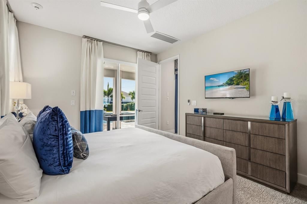 合同活跃: $820,000 (8 贝兹, 6 浴室, 3618 平方英尺)