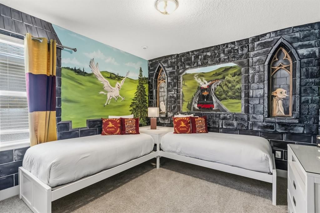 合同活跃: $820,000 (8 贝兹, 6 浴室, 3618 平方英尺)