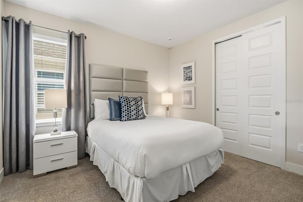 合同活跃: $820,000 (8 贝兹, 6 浴室, 3618 平方英尺)