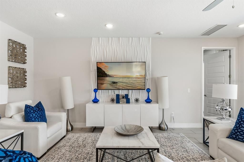 合同活跃: $820,000 (8 贝兹, 6 浴室, 3618 平方英尺)