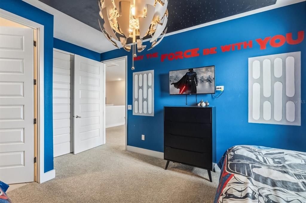 合同活跃: $820,000 (8 贝兹, 6 浴室, 3618 平方英尺)