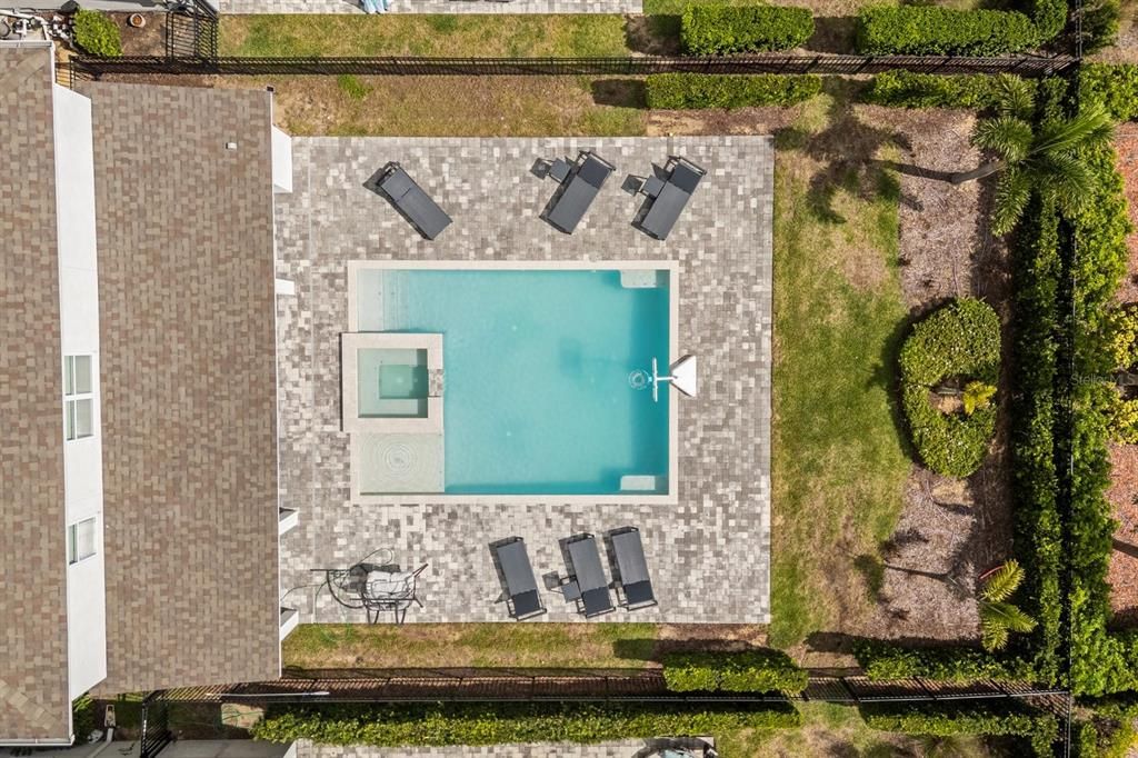 合同活跃: $820,000 (8 贝兹, 6 浴室, 3618 平方英尺)