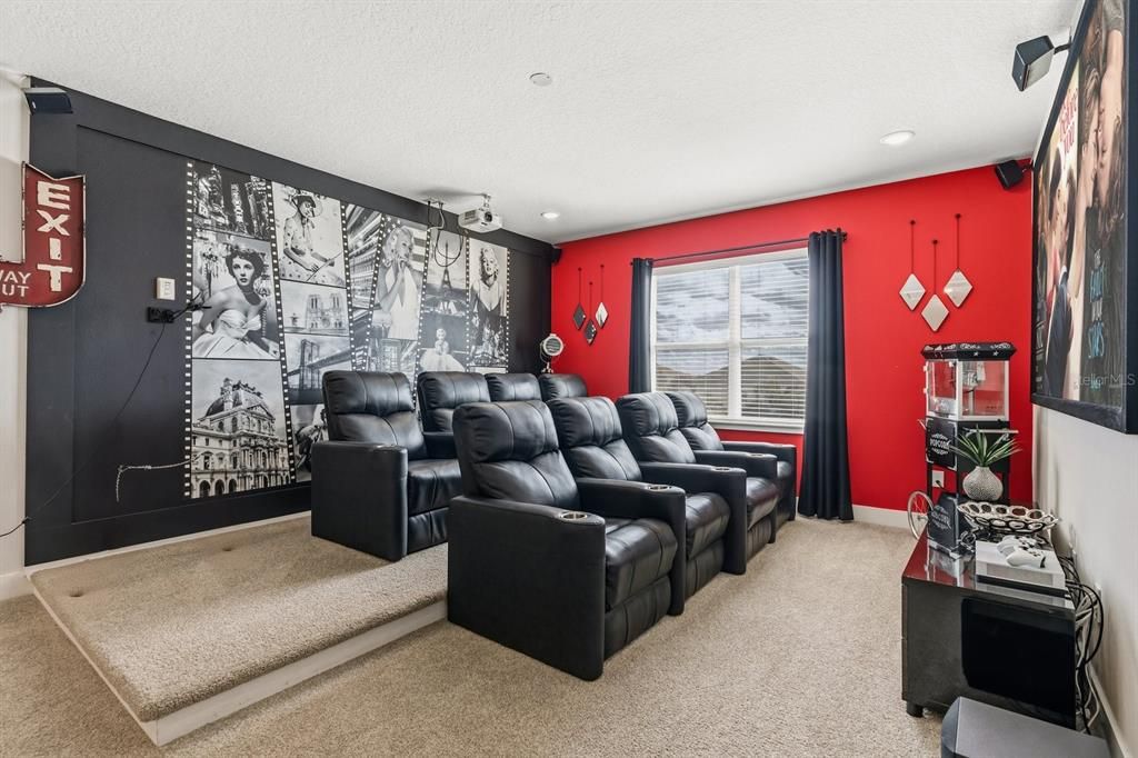 合同活跃: $820,000 (8 贝兹, 6 浴室, 3618 平方英尺)