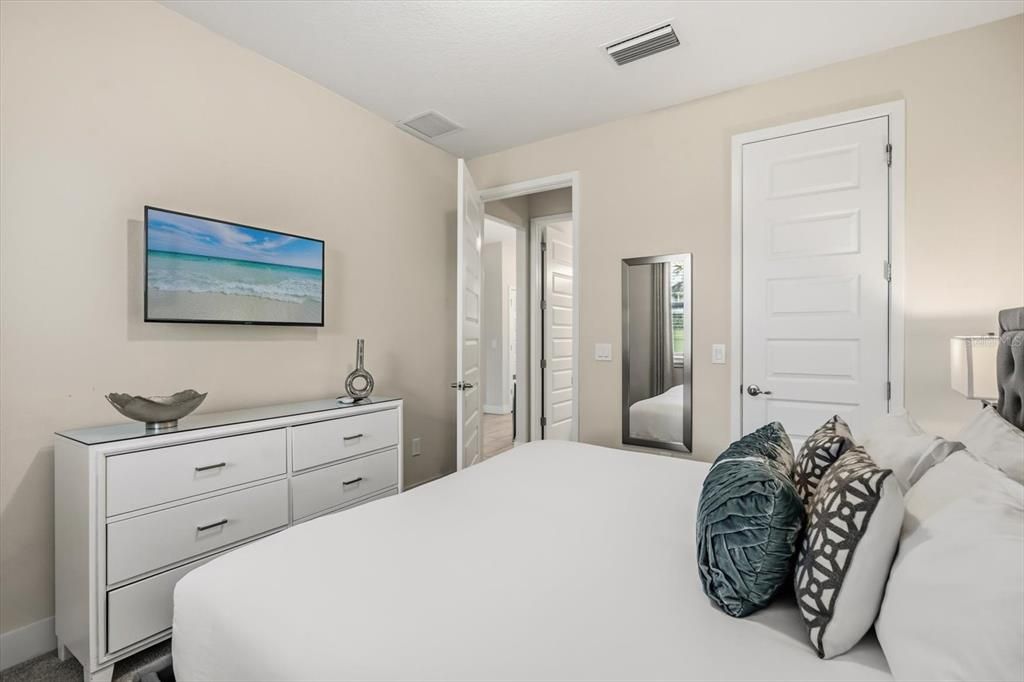 合同活跃: $820,000 (8 贝兹, 6 浴室, 3618 平方英尺)