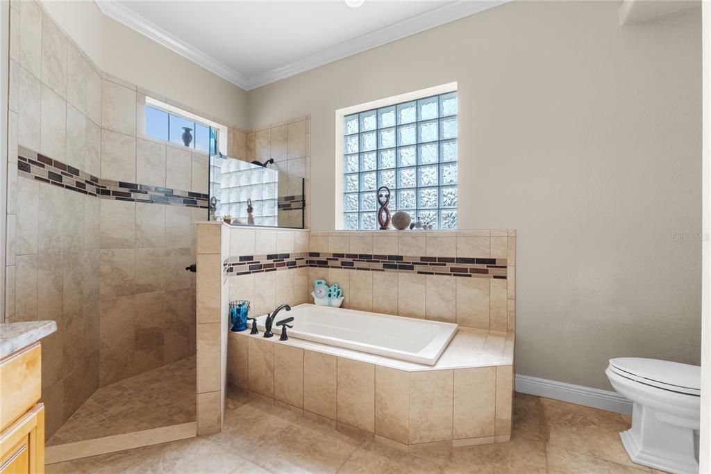 На продажу: $819,000 (2 спален, 2 ванн, 2887 Квадратных фут)