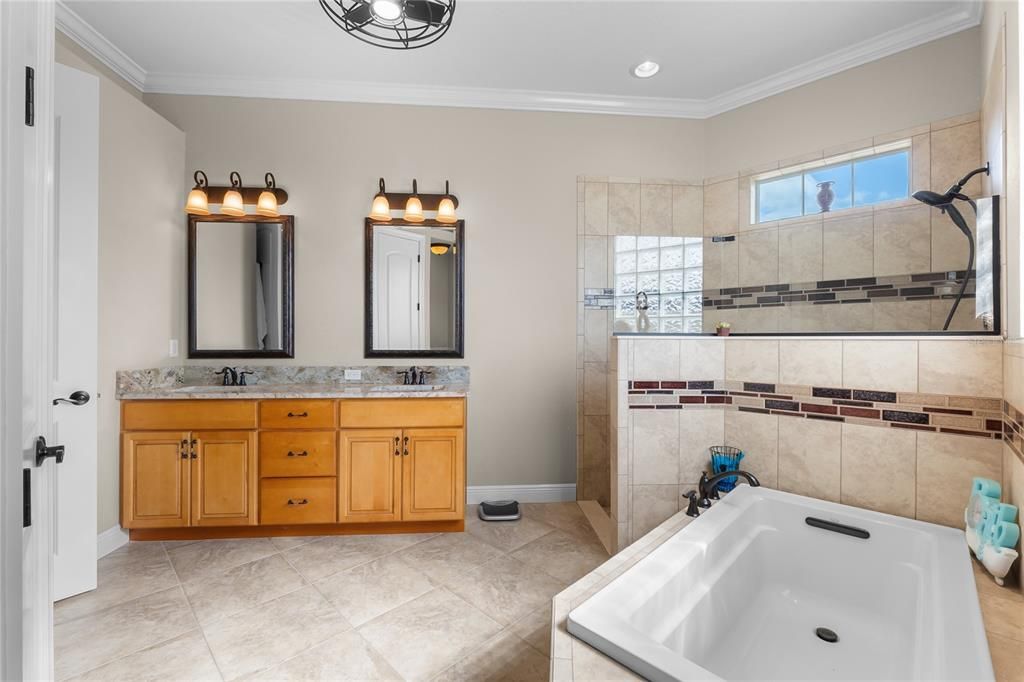 На продажу: $819,000 (2 спален, 2 ванн, 2887 Квадратных фут)