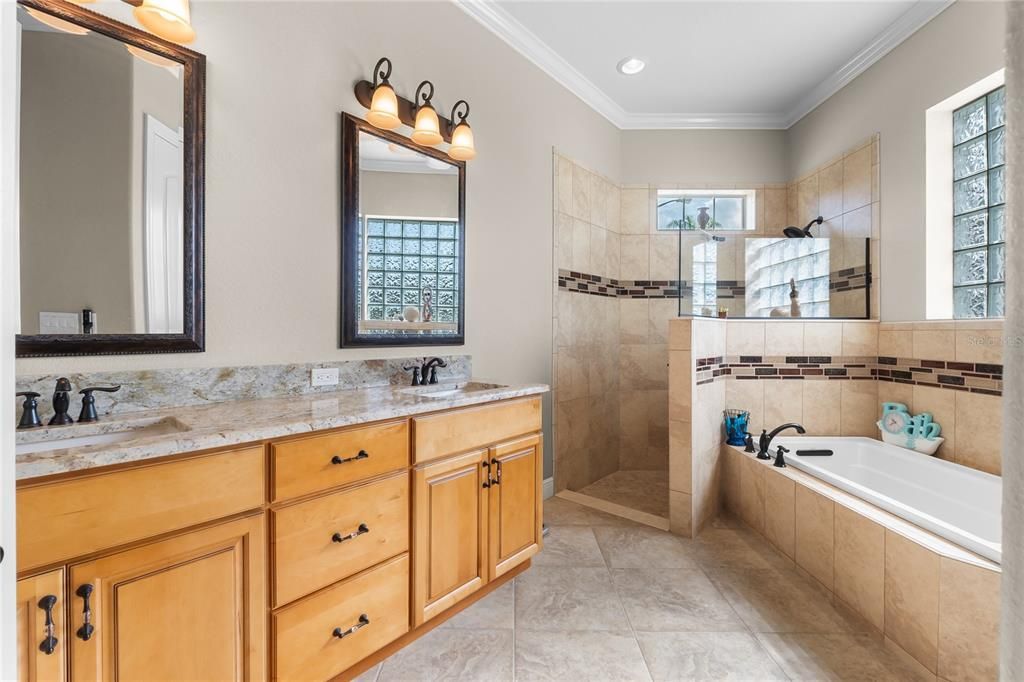 На продажу: $819,000 (2 спален, 2 ванн, 2887 Квадратных фут)