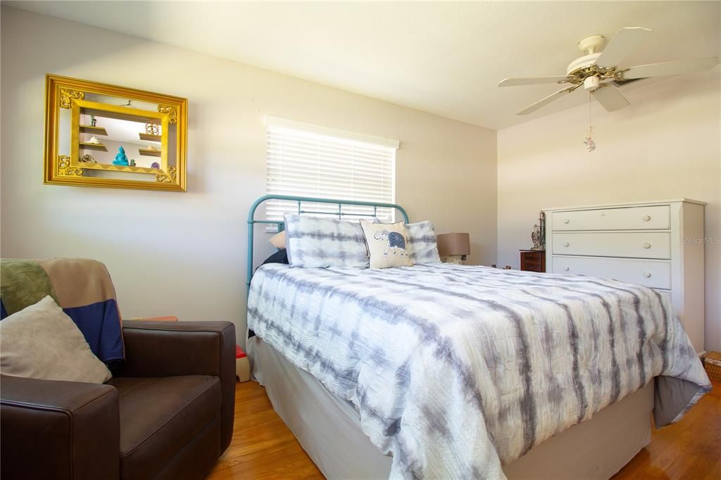 Activo con contrato: $135,000 (2 camas, 2 baños, 1109 Pies cuadrados)