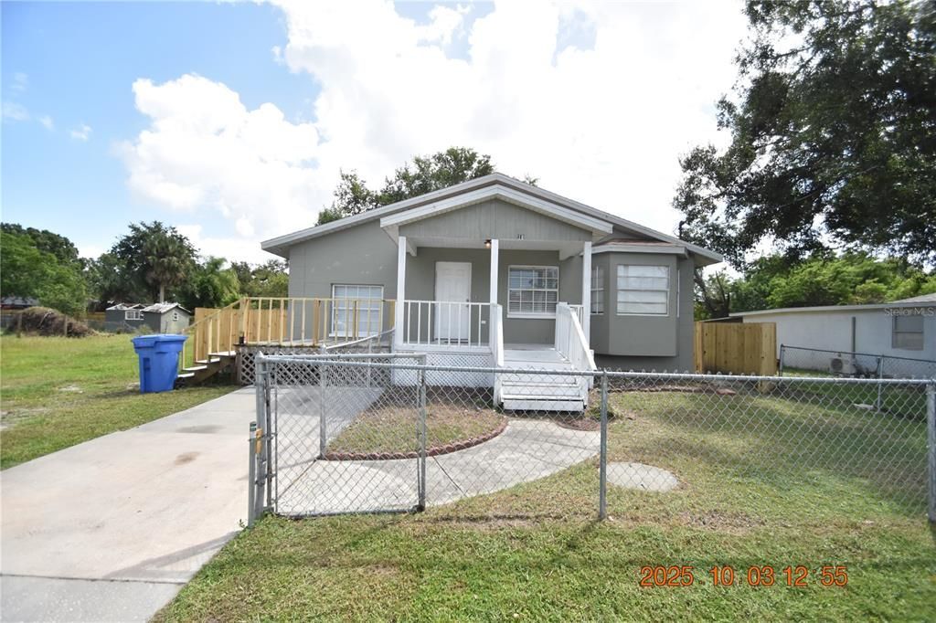 Recently Rented: $1,895 (3 beds, 2 baths, 1218 Square Feet)