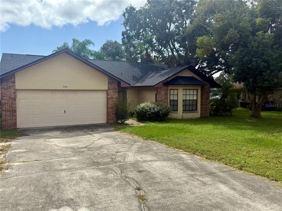 Active With Contract: $224,000 (3 beds, 2 baths, 1379 Square Feet)