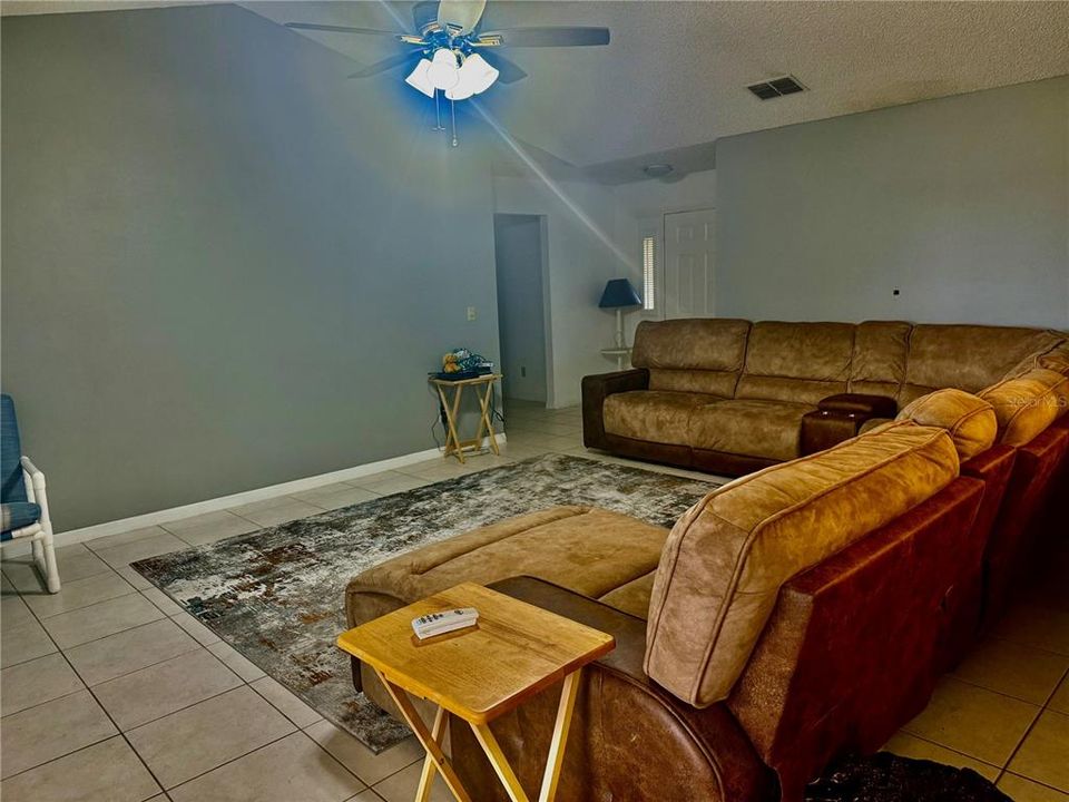 Active With Contract: $224,000 (3 beds, 2 baths, 1379 Square Feet)