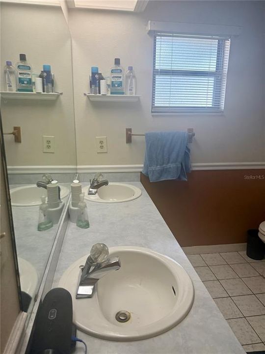 Active With Contract: $224,000 (3 beds, 2 baths, 1379 Square Feet)