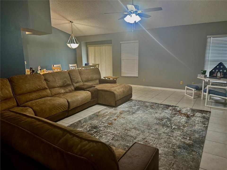 Active With Contract: $224,000 (3 beds, 2 baths, 1379 Square Feet)