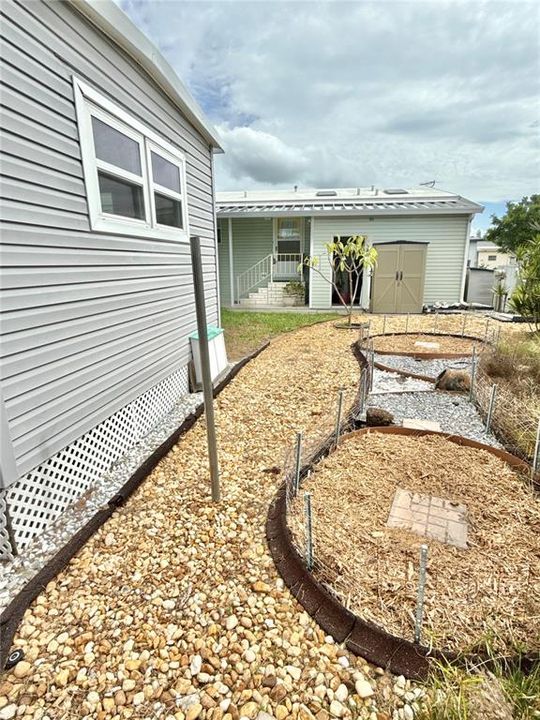 For Sale: $110,000 (2 beds, 1 baths, 684 Square Feet)