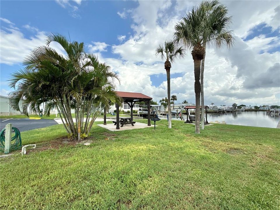 For Sale: $110,000 (2 beds, 1 baths, 684 Square Feet)