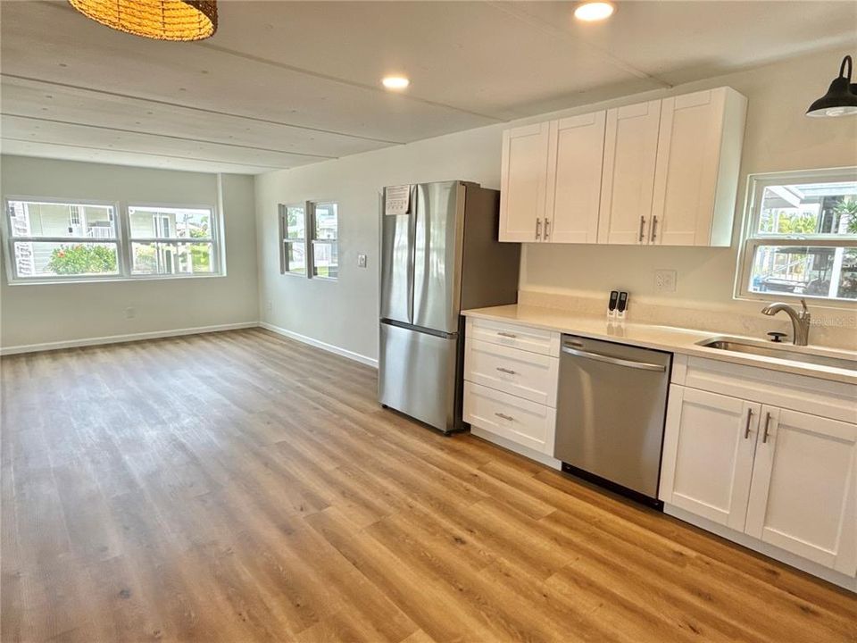 For Sale: $110,000 (2 beds, 1 baths, 684 Square Feet)