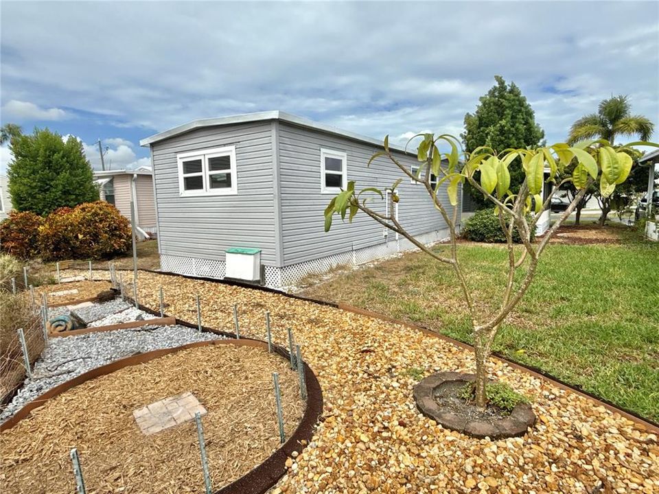 For Sale: $110,000 (2 beds, 1 baths, 684 Square Feet)