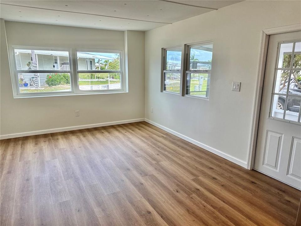 For Sale: $110,000 (2 beds, 1 baths, 684 Square Feet)