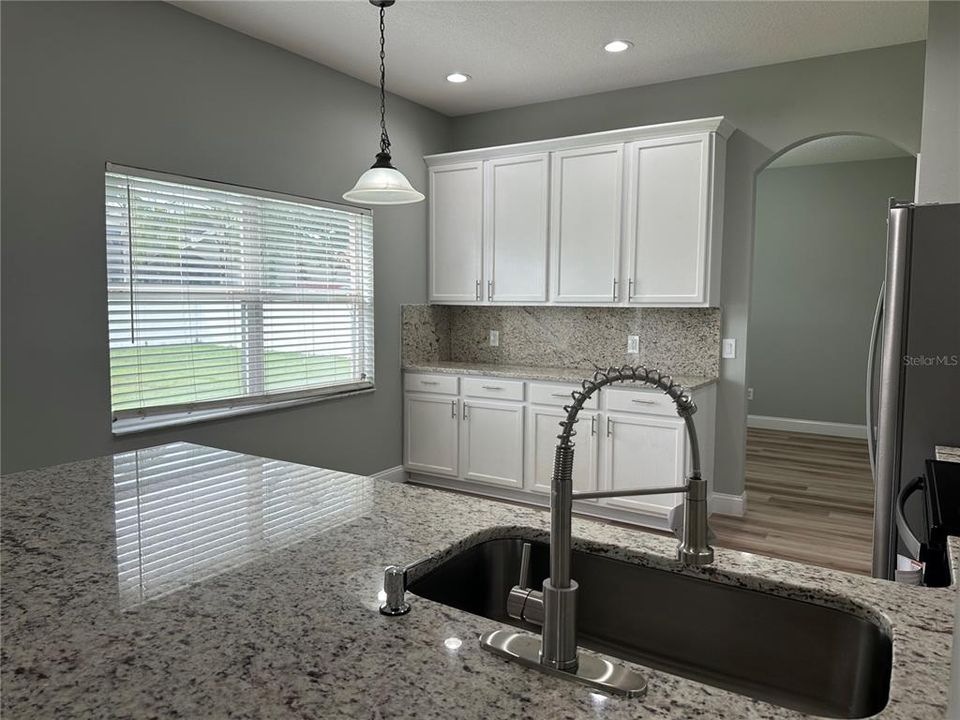 На продажу: $409,000 (4 спален, 2 ванн, 2396 Квадратных фут)