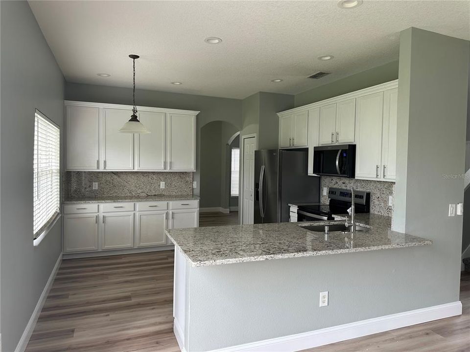 На продажу: $409,000 (4 спален, 2 ванн, 2396 Квадратных фут)